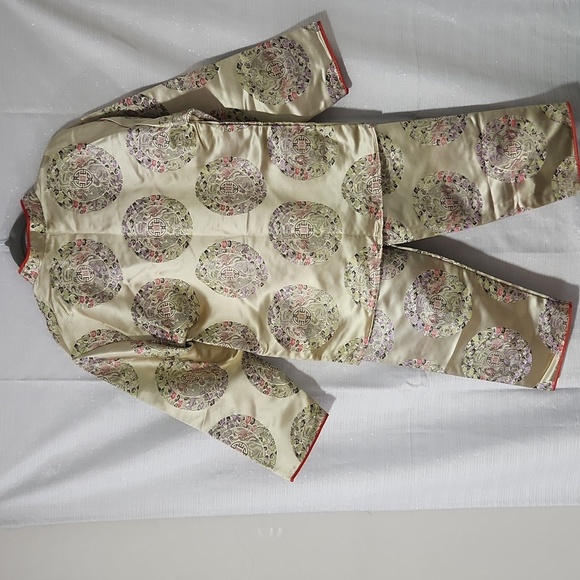 Tradiotional ChineseKids Cream and Red Set Size 15. - Picture 2 of 15